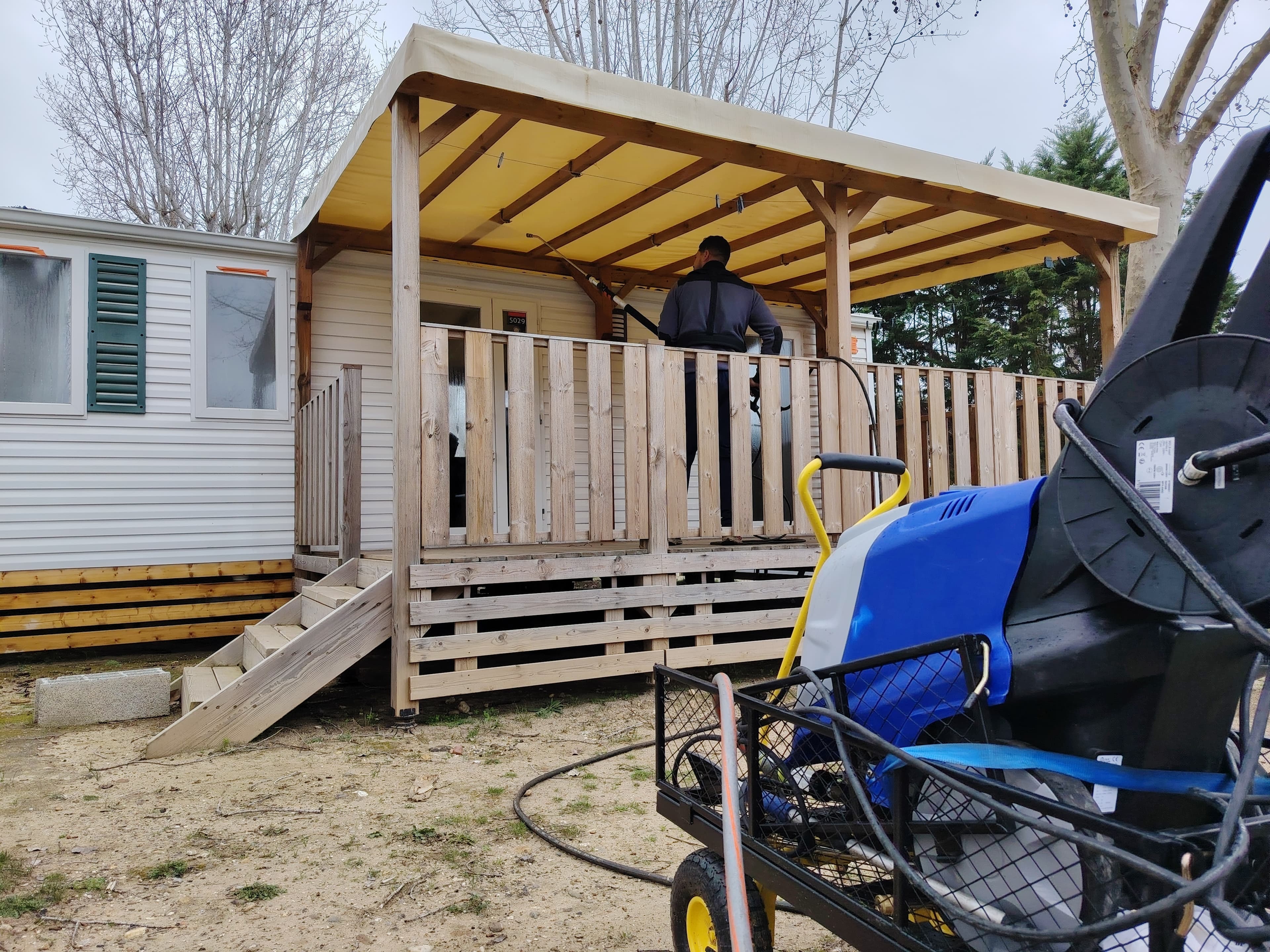 Nettoyage façades mobil-homes & chalets
